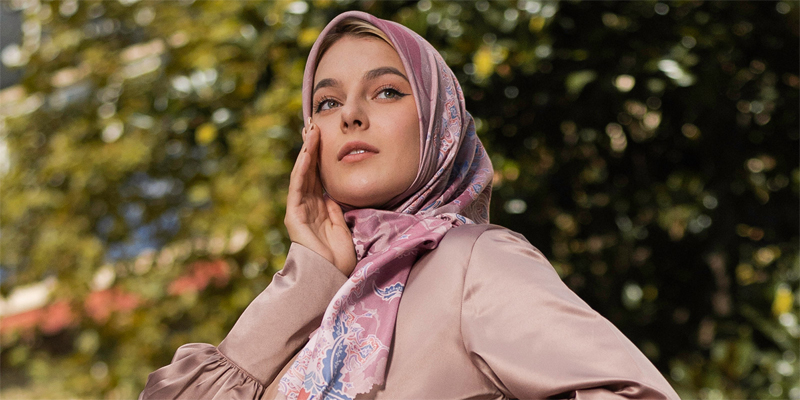 Rekomendasi untuk Kulit Sawo Matang: 7 Warna Hijab yang Paling Cocok