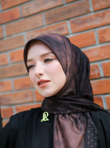 Femme Raiz - Pitch Black & Garnet Maroon